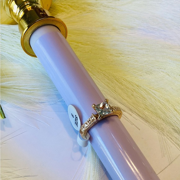 Beautiful Gold Color Fashion Ring Surrounded by Beautiful Diamond Stone Size 9 - Picture 2 of 4